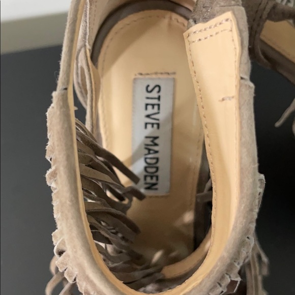 SOLD Steve Madden 3 tier fringe heel taupe sz 8 - Picture 5 of 9